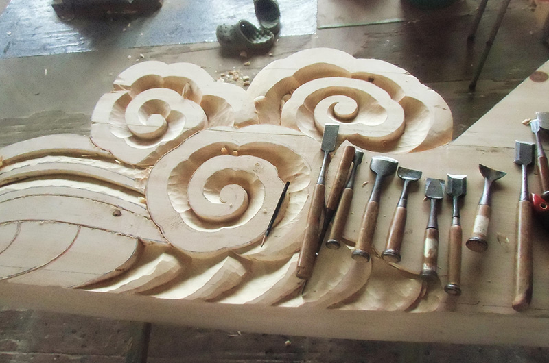 弘前市茂森安盛寺鬼板 彫刻中